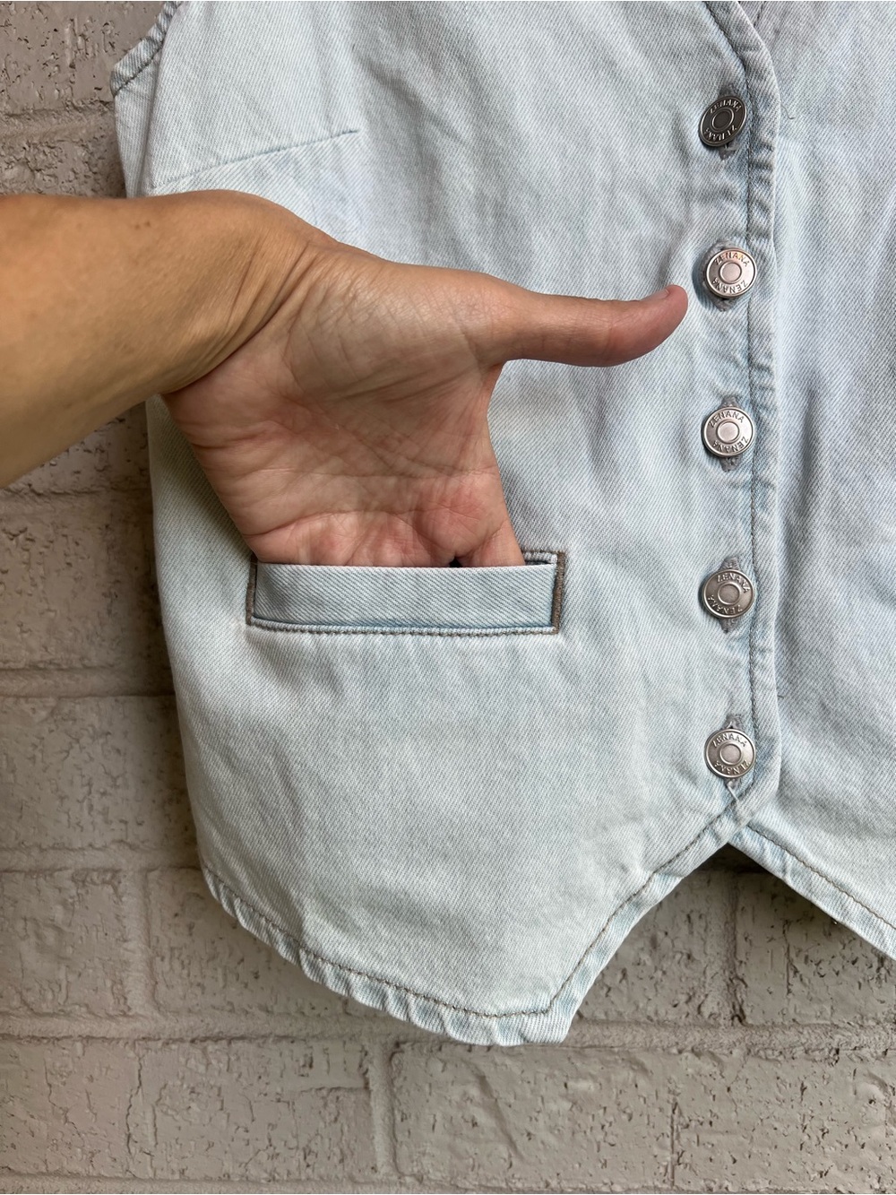 Zenana light wash denim vest size large - Picture 4 of 8